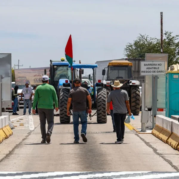 Transportistas alistan una movilización nacional este 20 de mayo en las carreteras que conectan con la capital. FOTO: Cuartoscuro.