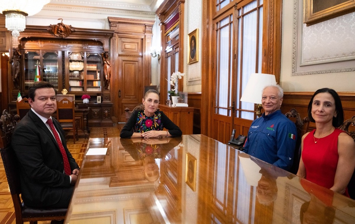 Claudia Sheinbaum nombró a Juan Carlos Carpio Fragoso como nuevo director de Pemex. FOTO: X @Claudiashein.