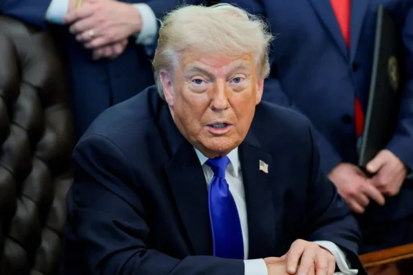 Donald Trump amenazó con “borrar de la faz de la Tierra” a Irán si ataca buques de Estados Unidos en el estrecho de Ormuz. FOTO: Reuters.