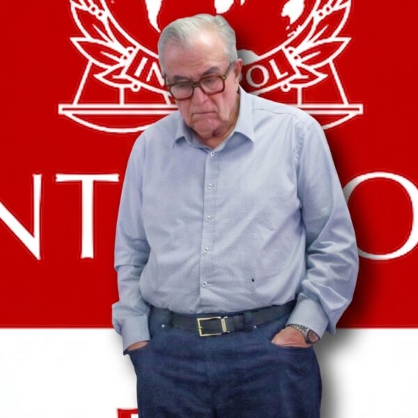 La SSPC informó que no existe una ficha roja de Interpol contra el gobernador con licencia de Sinaloa, Rubén Rocha Moya. IMAGEN: Aristegui Noticias.