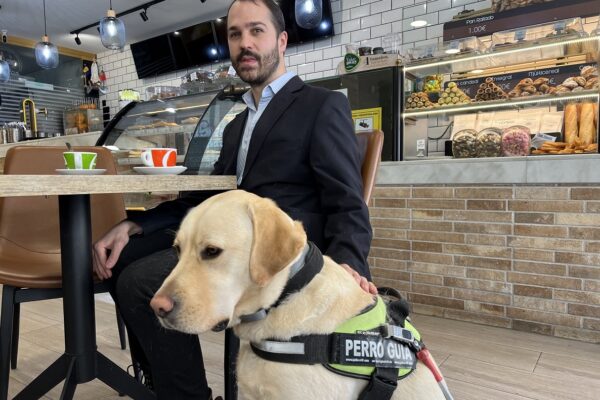Prohibir perros guía será discriminación en Puebla; Comisión del Congreso aprueba reforma. FOTO: Grupo Social ONCE.