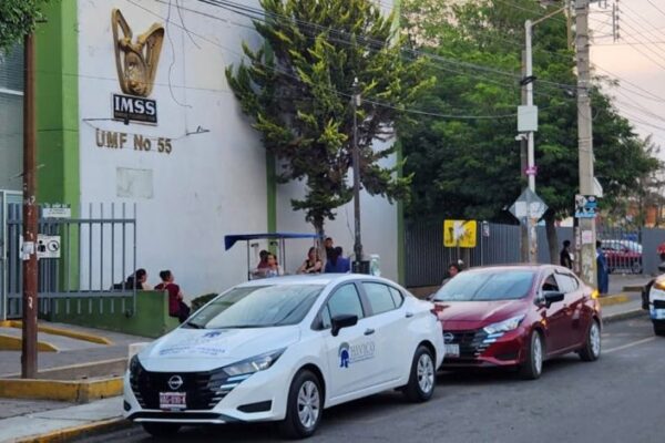 Ataque armado en inmediaciones de la clínica 55 del IMSS en Amalucan provoca pánico entre pacientes y personal médico.