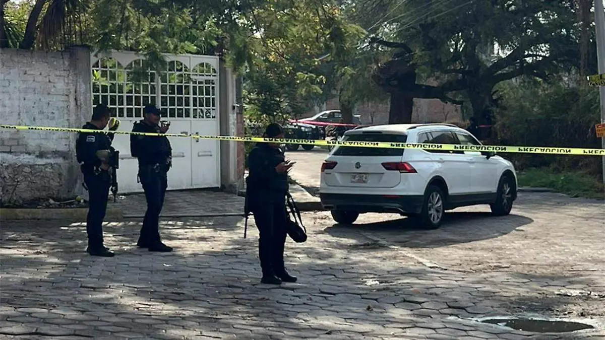 Asesinan a maestro a balazos afuera de su casa en Izúcar de Matamoros