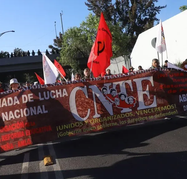 La CNTE realizará una megamarcha este 15 de mayo en la CDMX rumbo al Zócalo capitalino; habrá afectaciones desde temprano. FOTO: Cuartoscuro.