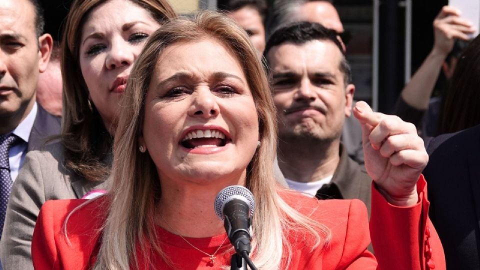 Maru Campos convierte comparecencia ante la FGR en acto político respaldado por el PAN