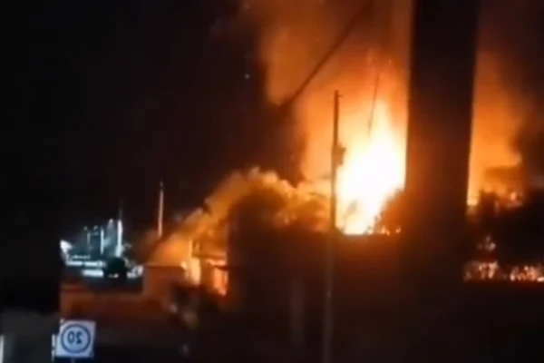 Explosión de polvorín en una cohetería dejó dos fallecidos y seis heridos. IMAGEN: vía La Jornada.