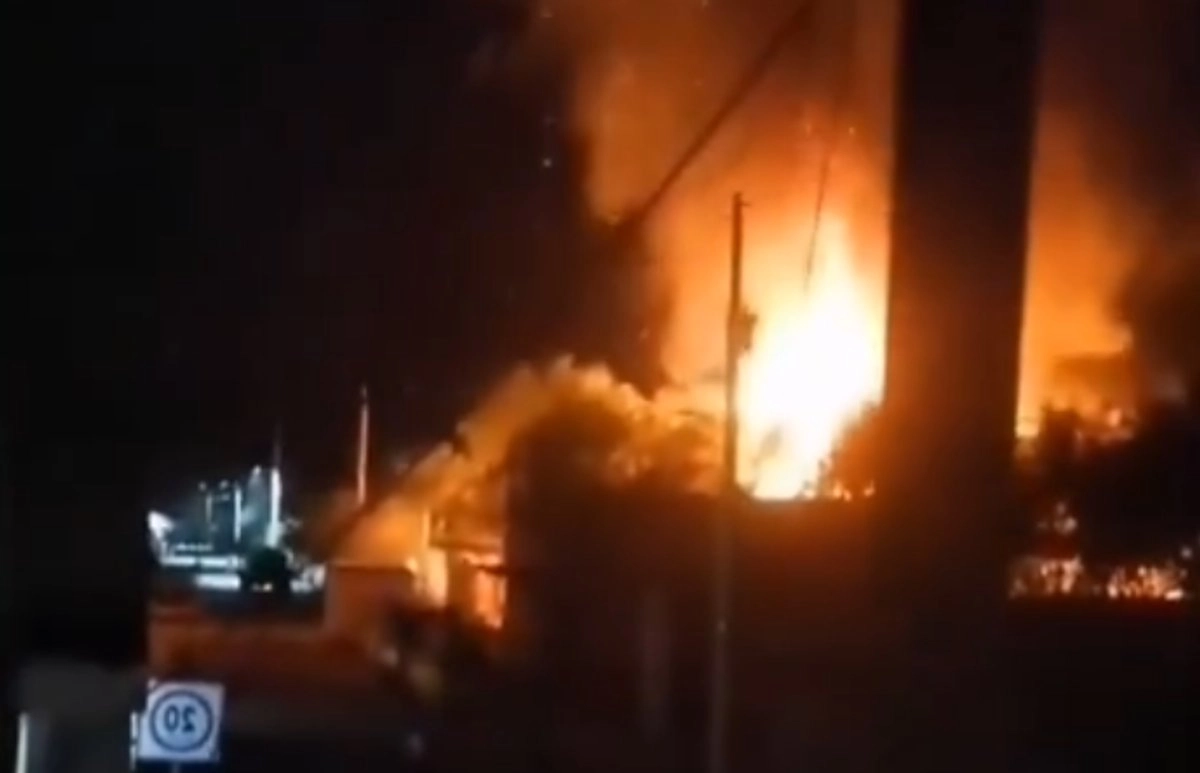 Explosión de polvorín en una cohetería dejó dos fallecidos y seis heridos. IMAGEN: vía La Jornada.