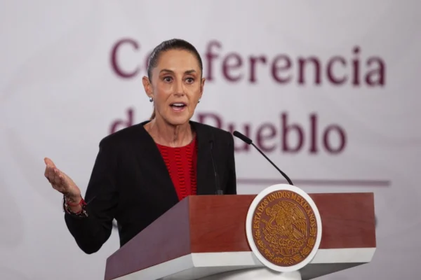 Sheinbaum enviará reforma al Congreso para crear comisión del INE contra "narcocandidatos". FOTO: Presidencia.