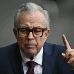 Comparece Rubén Rocha Moya ante la FGR en Culiacán tras acusaciones en Estados Unidos.