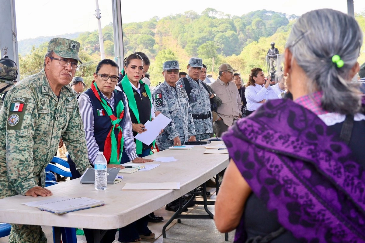 Autoridades federales y estatales recorrieron comunidades de Chilapa tras los recientes hechos de violencia y desplazamiento forzado. FOTO: X @rosaicela_.