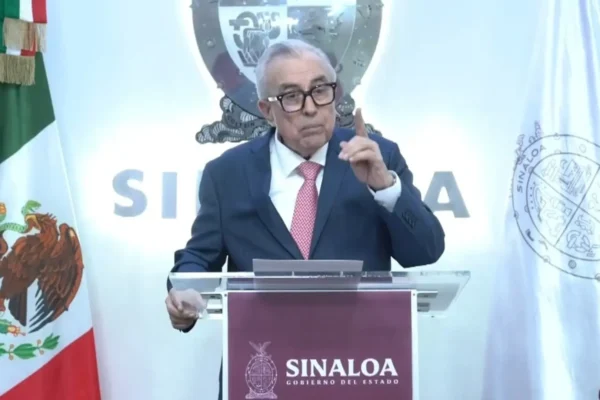 Rocha Moya pidió licencia tras solicitud de la FGR a EUA sobre pruebas de lazos con el narcotráifco. Alcalde de Culiacán también pide licencia.