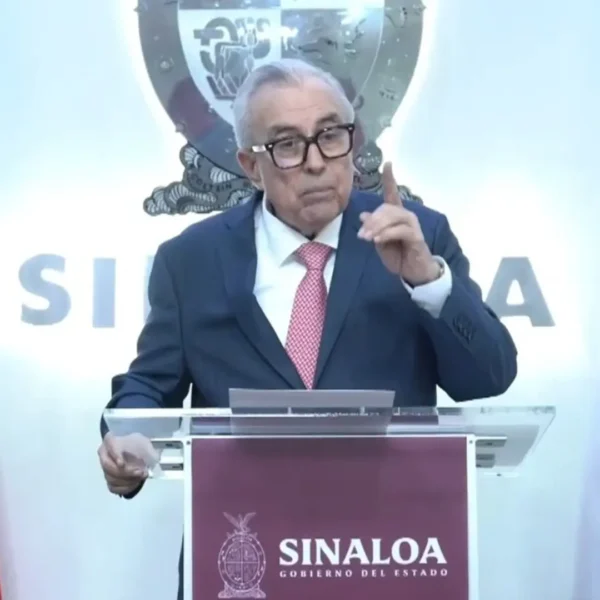 Rocha Moya pidió licencia tras solicitud de la FGR a EUA sobre pruebas de lazos con el narcotráifco. Alcalde de Culiacán también pide licencia.