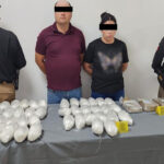 Decomisan metanfetamina y 25 mil pastillas de fentanilo ocultas en vehículo en Chihuahua Fuerzas federales decomisaron 20 kilos de metanfetamina y 25 mil pastillas de fentanilo ocultas en un vehículo en Chihuahua. FOTO: X @GabSeguridadmx.