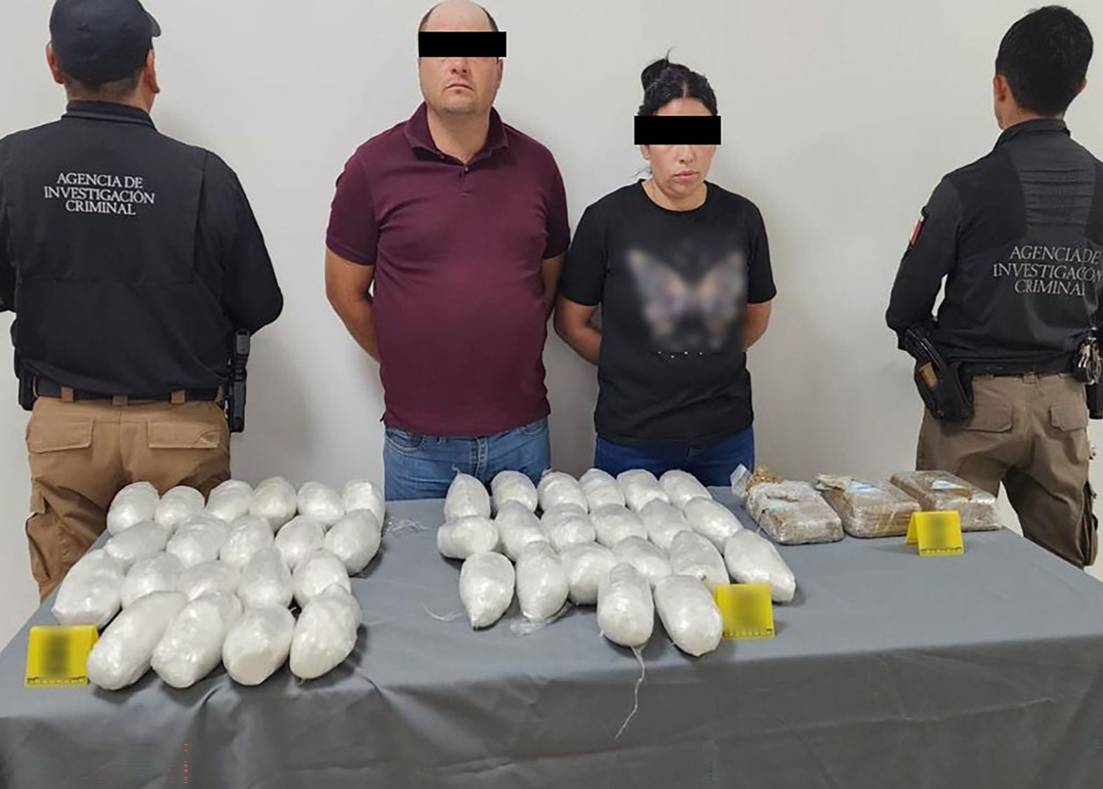 Fuerzas federales decomisaron 20 kilos de metanfetamina y 25 mil pastillas de fentanilo ocultas en un vehículo en Chihuahua. FOTO: X @GabSeguridadmx.