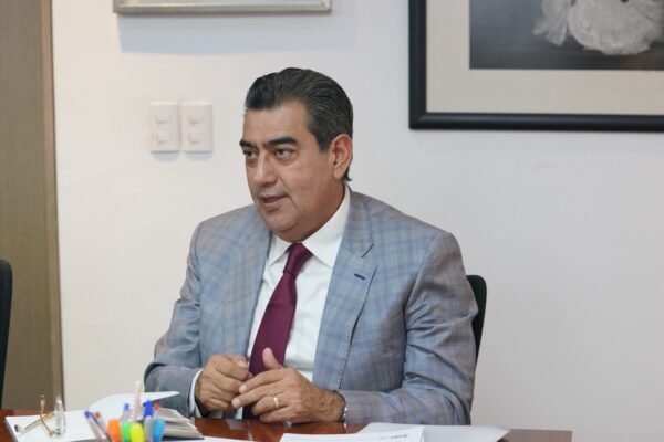 Sergio Salomón Céspedes rechazó que exista daño patrimonial en el OPD de Salud de Puebla tras las observaciones de la ASE. FOTO: vía Hipócrita Lector.