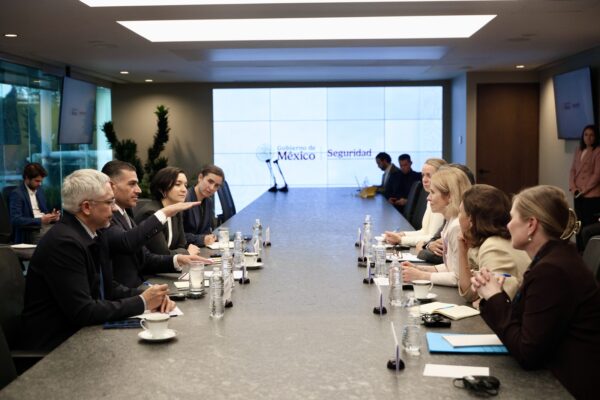 Autoridades mexicanas y europeas sostuvieron un encuentro clave para fortalecer el intercambio de información y las acciones coordinadas contra redes delictivas transnacionales. FOTO: X @OHarfuch.