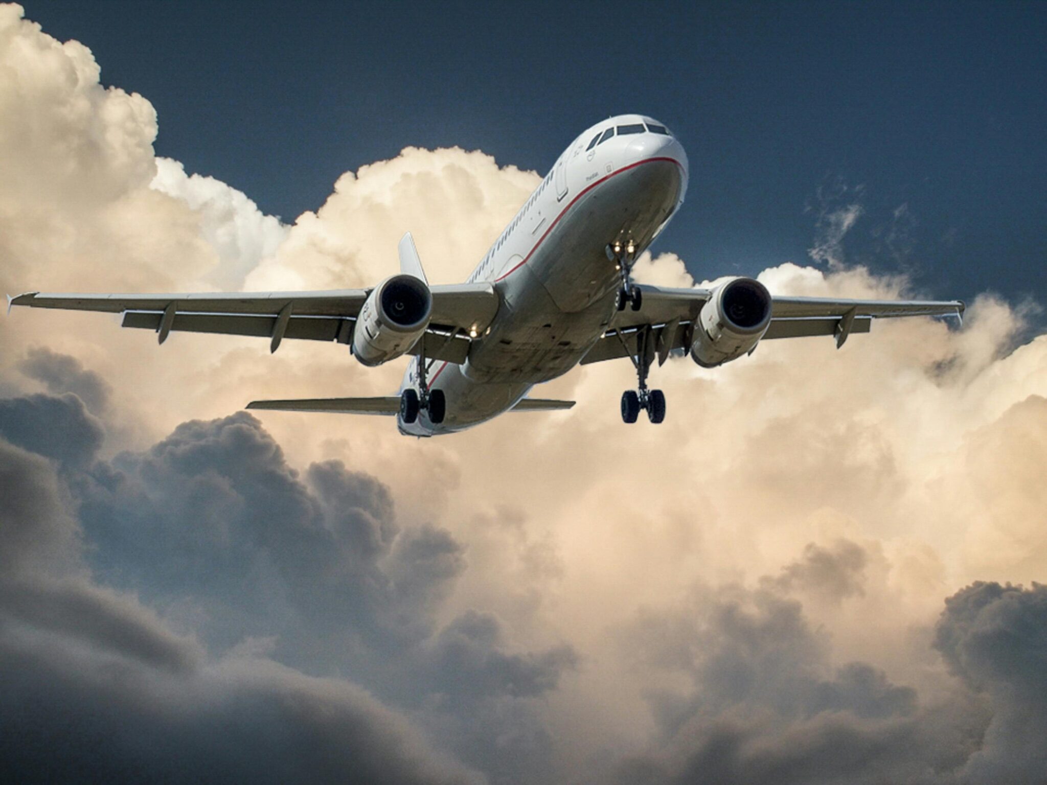 El Hot Sale 2026 ya comienza a generar expectativa entre quienes buscan aprovechar descuentos para viajar por aire. FOTO: Pexels.