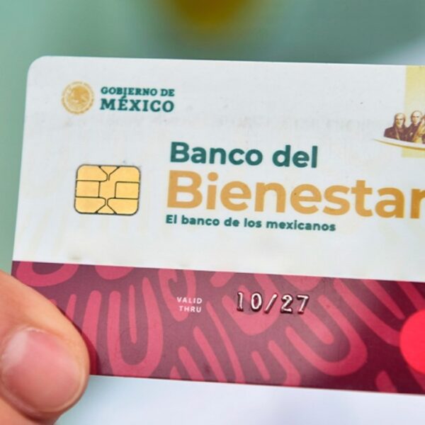 La Secretaría de Bienestar entregará del 15 al 21 de junio las tarjetas del Banco del Bienestar a quienes se registraron en abril para la Pensión de Adultos Mayores y Mujeres Bienestar. FOTO: X @bbienestarmx,