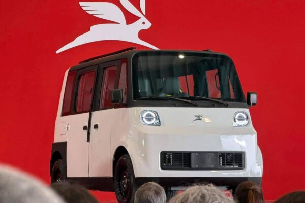 Puebla va por 8 mil autos eléctricos Olinia; buscan sustituir mototaxis con electromovilidad en 2027. FOTO: EF.