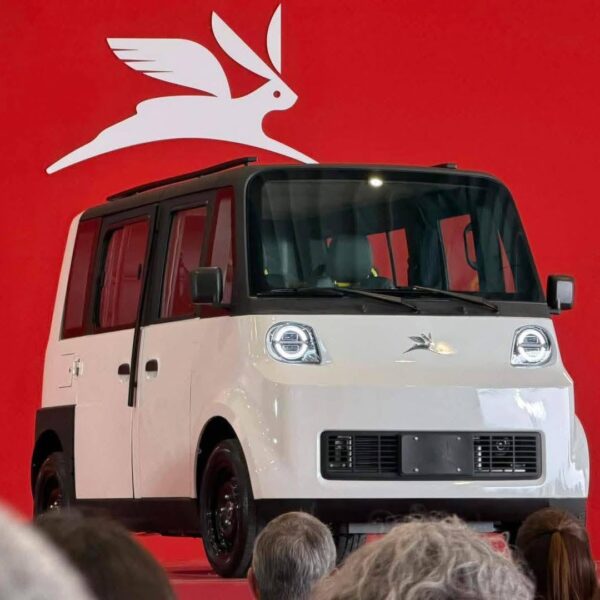 Puebla va por 8 mil autos eléctricos Olinia; buscan sustituir mototaxis con electromovilidad en 2027. FOTO: EF.
