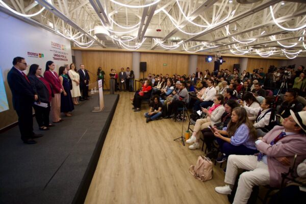La definición de candidaturas rumbo a las elecciones de 2027 ya está en marcha dentro de Morena en su primer puesta en marcha de la regla 'antinepotismo'. FOTO: FB @PartidoMorenaMx.