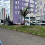 Un presunto robo de autopartes en Home Depot terminó en persecución y presunta balacera hasta la zona de Palmas Plaza. FOTO: vía redes sociales.