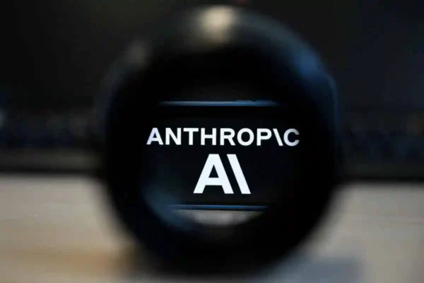 El Gobierno de Estados Unidos ordenó restringir el acceso de extranjeros a dos de los modelos de IA más avanzados de Anthropic. IMAGEN: La Verdad Noticias.