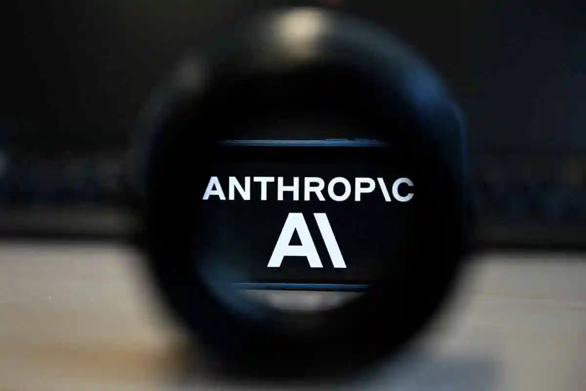 El Gobierno de Estados Unidos ordenó restringir el acceso de extranjeros a dos de los modelos de IA más avanzados de Anthropic. IMAGEN: La Verdad Noticias.