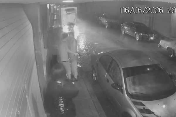 Una denuncia pública difundida en redes sociales ha generado atención en Acatlán de Osorio; acusan a funcionario municipal de agredir con un arma. IMAGEN: Captura de pantalla.