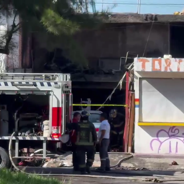 Tragedia en Bosques de Amalucan; muere adulto mayor atrapado en el incendio de su hogar.