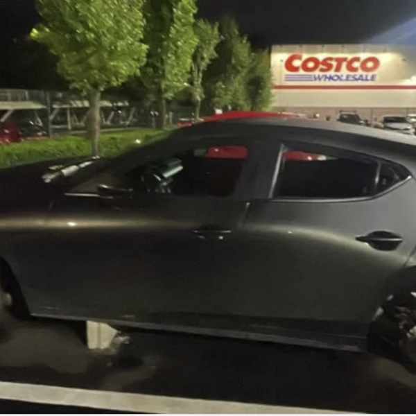 Un automovilista denunció el robo de los cuatro neumáticos de su vehículo en el estacionamiento de Costco.