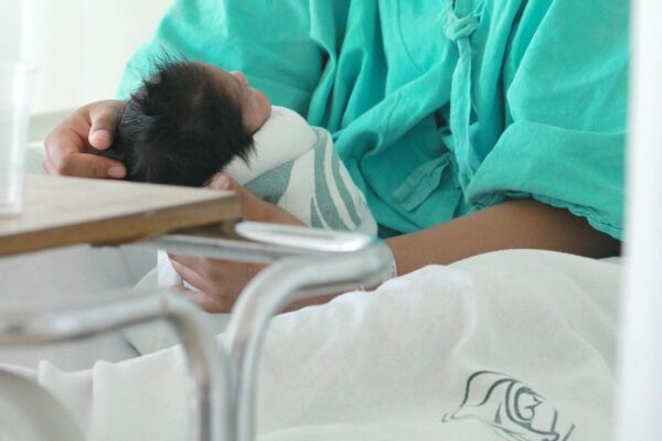 Susto en el IMSS de Tehuacán; activan Código Rosa por presunto robo de un niño; fue una confusión.