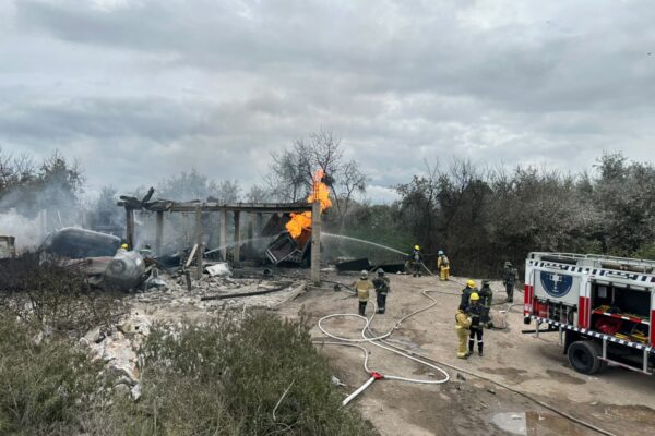 Cuatro explosiones consecutivas consumen pipas de gas y causan pánico en Tepeaca; confirman que hay tres heridos graves. FOTO: X @PCGobPue.