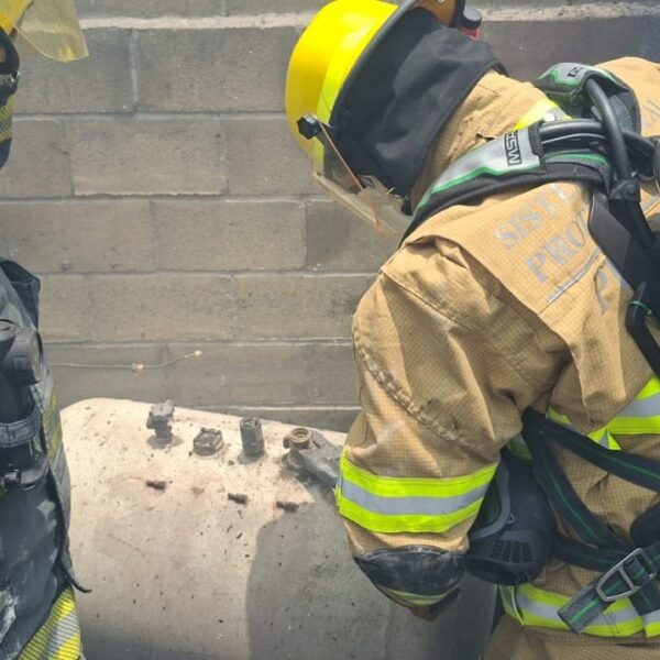 Una fuga de gas en una vivieda derivó en una explosión en Geovillas del Sur, en Puebla capital. FOTO: X @PCGobPue.