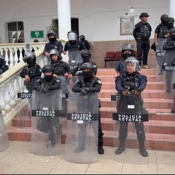 Fracasa diálogo en Acatlán; el estado toma control de la comuna y protege a alcaldesa.