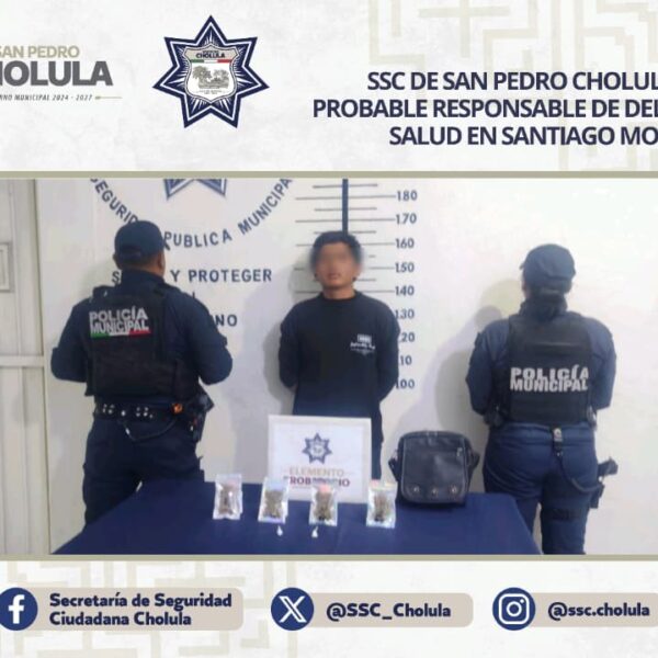 Elementos de la SSC de San Pedro Cholula detuvieron a un joven de 19 años en Santiago Momoxpan tras un reporte ciudadano.