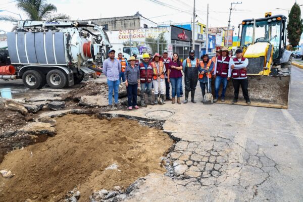 Tras el hundimiento registrado en un tramo de la Carretera Federal México-Puebla, autoridades de San Pedro Cholula desplegaron acciones de atención y evaluación.