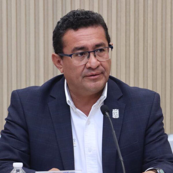 Pese a la crisis de gobernabilidad en Acatlán de Osorio, el Congreso local no actuará hasta recibir una petición formal. FOTO: X @CongresoPue.