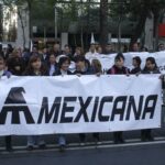 Extrajadores de Mexicana de Aviación advirtieron que podrían realizar protestas en aeropuertos y eventos públicos a días del Mundial; exigen pagos pendientes. FOTO: Cuartoscuro.