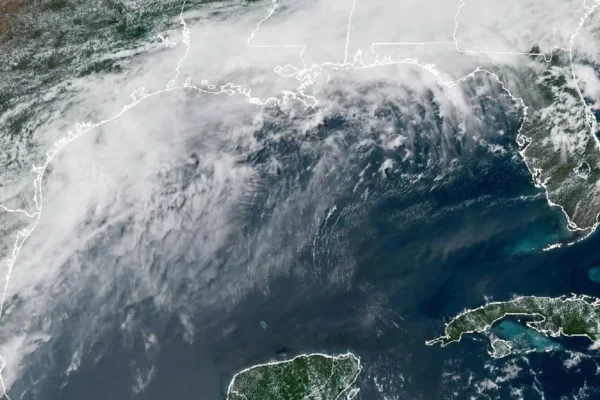 La tormenta tropical Arthur se convirtió en el primer ciclón con nombre de la temporada 2026 en el Atlántico.
