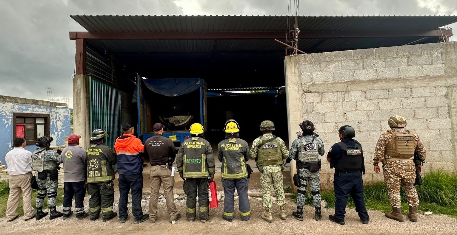 Aseguran casi 18 mil litros de “huachicol” tras cateo a una bodega en Tepeaca
