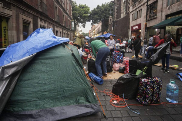 Plantón CNTE. Foto: La Opinión