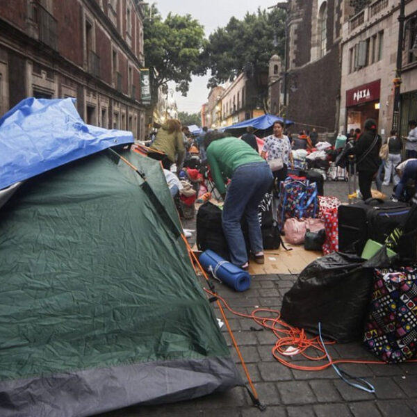 Plantón CNTE. Foto: La Opinión
