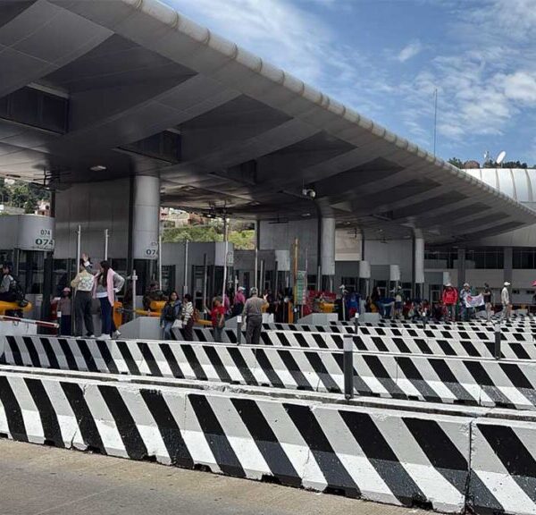 La CNTE prevé movilizaciones y bloqueos en las principales autopistas de acceso a la Ciudad de México ante la falta de acuerdos con el Gobierno federal. FOTO: Telediario.