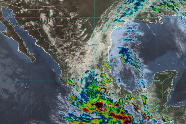 Boris continúa frente a las costas del Pacífico mexicano y mantiene el pronóstico de lluvias intensas, fuertes vientos y oleaje elevado en Oaxaca y Guerrero. IMAGEN: N+.