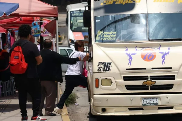 Tras el accidente de la ruta 50 en Puebla, la SMT pidió a los usuarios no usar unidades irregulares. FOTO: El Sol de Puebla.