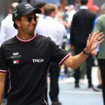 Lo que parecía convertirse en una jornada histórica para Sergio Pérez y Cadillac terminó con el piloto mexicano sin la recompensa que había conseguido en pista. FOTO: Reuters.