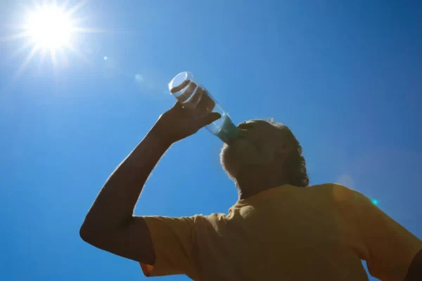 A unos días de comenzar, la FIFA prohibió la entrada de botellas reutilizables a estadios del Mundial; fans reclaman medida por posible deshidratación. FOTO: Shutterstock.