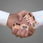 La Secretaría Anticorrupción informó que tres servidores públicos de la CFE fueron inhabilitados durante dos décadas y deberán pagar más de mil mdp de multa. FOTO: Shutterstock.