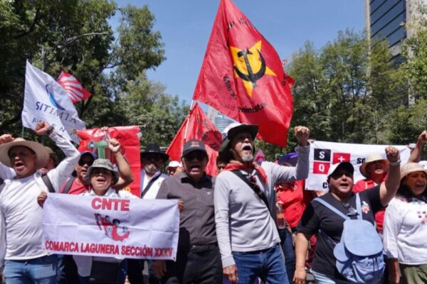 Segob ofrece aseguradora pública a la CNTE para frenar protestas; CNTE ya liberó casetas de la México-Puebla pero mantiene el paro nacional. FOTO: vía Expansión Política.